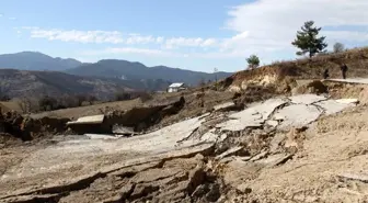 Emet-Tavşanlı kara yolunda heyelan