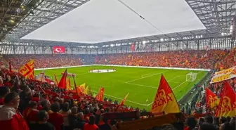 Futbol sahalarının eskitemediği isimler