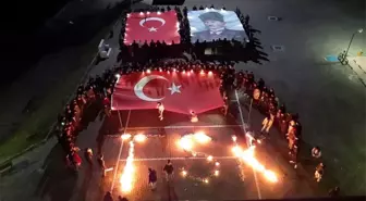 Giresun'da üniversite öğrencilerinden Mehmetçiğe ateşli ve ay yıldızlı destek