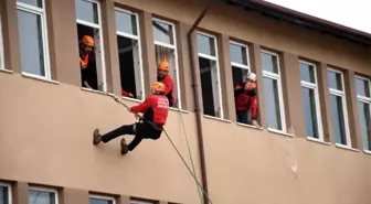 Okulda nefes kesen deprem tatbikatı