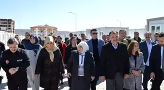 Semiha Yıldırım'dan depremzedelere geçmiş olsun ziyareti