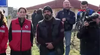 Edirne yunan polisinin ailesinden ayırdığı 10 yaşındaki menice, pazarkule sınır kapısında ailesine...