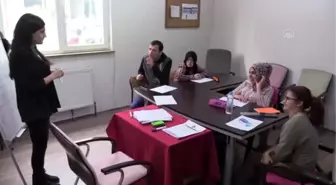 Kursa gelen EKPSS adaylarını tezhip ve minyatürle motive ediyorlar