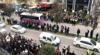 Sakarya'da, CHP önünde gerginlik