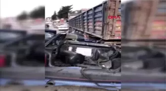 Hatay otomobil park halindeki kamyona çarptı; baba ve oğlu öldü