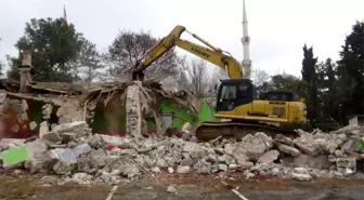 Silivri'de hasar gören okulun yıkımına başlandı