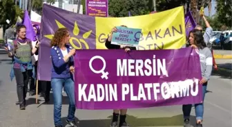 Mersin'de kadınlardan 8 Mart kutlaması