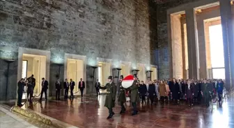 Bakan Akar'ın eşi Şule Akar'dan Anıtkabir'e ziyaret