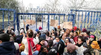 Dünya Kadınlar Günü'nde sığınmacı kadınlardan 'kapıları açın' eylemi