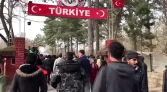 Dünya Kadınlar Günü'nde sığınmacı kadınlardan 'kapıları açın' eylemi