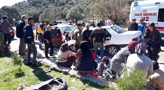 İki otomobil kafa kafaya çarpıştı: 6 yaralı