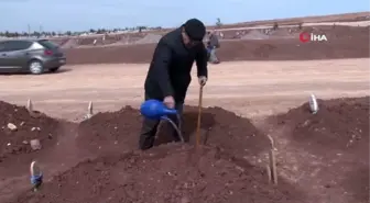 Kadınlar Günü'nde, eski kocası tarafından öldürülen kızının mezarında gözyaşı döktü