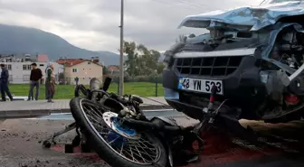 Muğla'da hafif ticari araçla motosiklet çarpıştı: 1 ölü, 2 yaralı