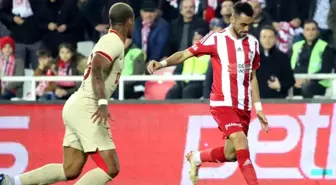 Süper Lig: D.G. Sivasspor: 1 - Galatasaray: 2 (İlk yarı)