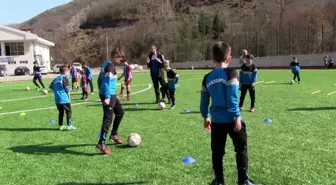 Artvin'de Trabzonspor Futbol Okulları'na yoğun ilgi