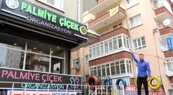 Balkonda silkelenen halının üniversitelinin üzerine düşme anı kamerada