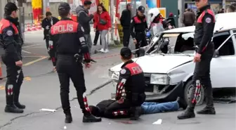 Beyoğlu'nda polisten kaçan şüpheli ortalığı birbirine kattı