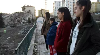 Depremin evsiz bıraktığı sporcu kardeşler, yeni madalyalar için antrenmanı bırakmıyor