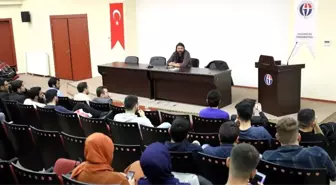 GAÜN'DE 'Tecrübe Paylaşımı ve İş Hayatına Hazırlık' konferansı