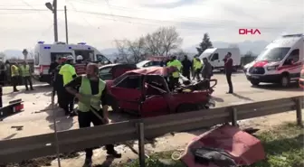 SAKARYA Önce temizlik aracına sonra otomobile çarptı 3 yaralı