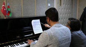 Üniversitenin koridorlarında 'İki devlet bir millet'in ezgileri yankılanıyor