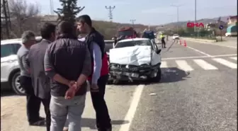 Adıyaman'da otomobiller çarpıştı: 3 yaralı