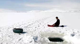 Donan göl üzerinde namaz