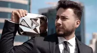 YouTube'dan Enes Batur'a video yükleme yasağı getirildi