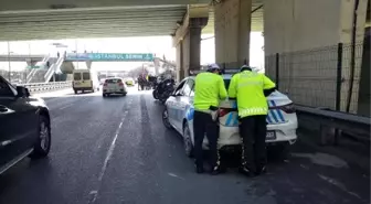 Kadıköy üst geçitten damlayan su motosikletli polise kaza yaptırdı