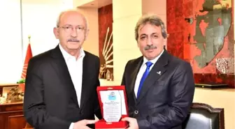 Kılıçdaroğlu, Görme Engelliler Spor Kulüpleri Birliği Başkanı'nı kabul etti