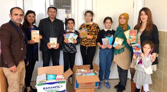 Öğrencilerden, kitabı olmayan okullara kitap bağışı