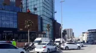 İzmir'deki alışveriş merkezinde hareketli dakikalar