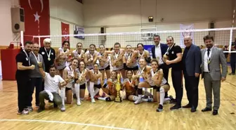 Filede Sakarya Voleybol ile Numune Gençlik 1. Lige yükseldi