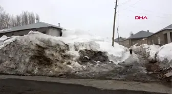 HAKKARİ Hayvanlarını meraya çıkaramayan Yüksekovalı besicilerin yem sıkıntısı