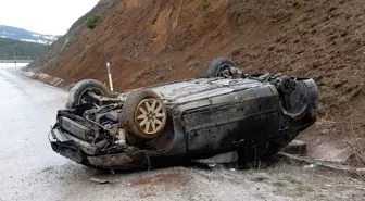 Tokat'ta devrilen otomobildeki iki kişi yaralandı