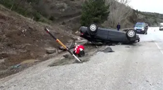 Tokat'ta devrilen otomobildeki iki kişi yaralandı