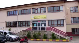 Meslek lisesi öğrencileri 'dezenfektan mesaisi'nde