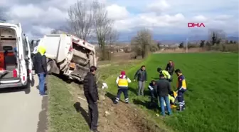 DÜZCE Sürücü kontrolü kaybetti, çöp kamyonu tarlaya girdi: 3 yaralı