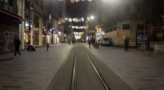 Korona virüs nedeniyle İstiklal Caddesi ve Taksim Meydanı boş kaldı