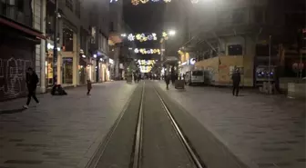 Korona virüs nedeniyle İstiklal Caddesi ve Taksim Meydanı boş kaldı