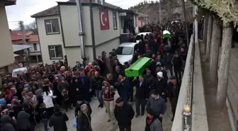 Sinop'ta trafik kazasında ölen 3'ü kardeş 4 çocuk toprağa verildi