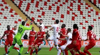 Süper Lig: Antalyaspor: 0 - Sivasspor: 0 (İlk yarı)