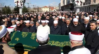 Abdullah Ustaosmanoğlu'nun cenazesinde koronavirüs uyarıları dikkate alınmadı