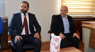 AK Parti'li Sezen'den Basın Yayın Derneğine 'kolonya, dezenfektan ve maskeli' ziyaret