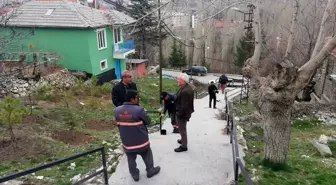 Bozkır'da yaşlılar için merdivenlere demir korkuluklar yapılıyor