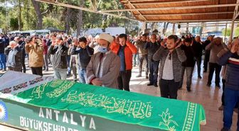 Cenaze namazında saflar seyrekleşti