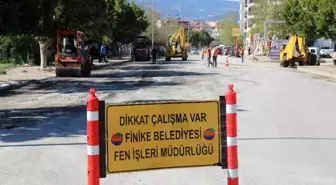 Finike'nin bozulan yollarında onarım çalışması başladı