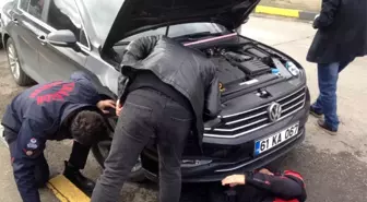 Otomobilin motor bölümüne giren yavru kedi kurtarıldı