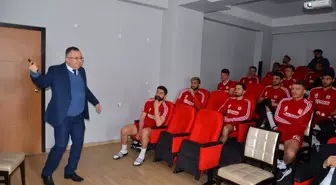 Sivasspor'da futbolcular ve kulüp çalışanları koronavirüse karşı bilgilendirildi