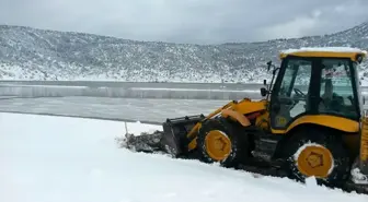 Yaylada hayvanlarıyla mahsur kalan çobanların imdadına belediye ekipleri yetişti